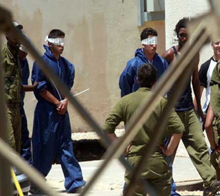 إسرائيل تؤيد اقتراح كيري لاطلاق سراح 123 اسيراً فلسطينياً إسرائيل تؤيد اقتراح كيري لاطلاق سراح 123 اسيراً فلسطينياً