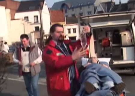 المريض وسيارة الاسعاف