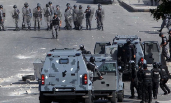 انصار مرشح في مادبا يغلقون طريقاً والدرك يتدخل