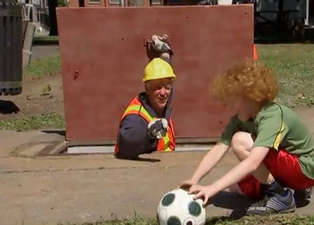 الولد والعامل المسكين