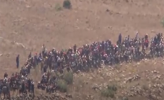 إسرائيل تصد عشرات النازحين السوريين قرب الجولان