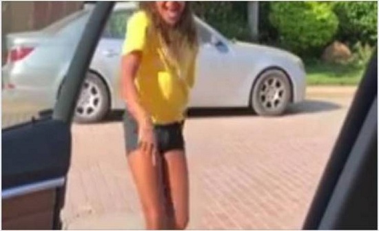 فيديو| نجلة فنانة شهيرة ترقص الـ'كيكي' بجوار سيارة والدتها فيديو| نجلة فنانة شهيرة ترقص الـ'كيكي' بجوار سيارة والدتها