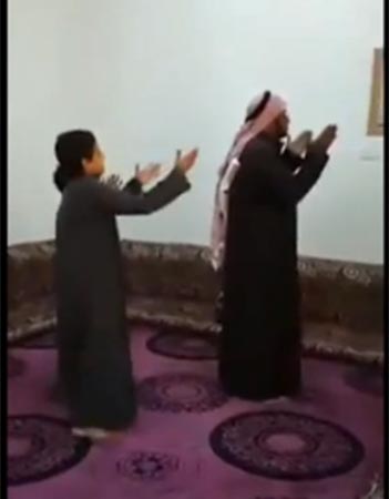 أطفال سعوديون يدعون لوالدهم بالزواج من أربع حريم