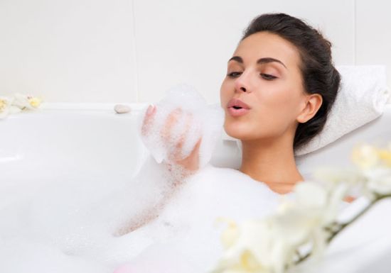 حسنات الحمام البارد أكثر مما تتوقّعين! حسنات الحمام البارد أكثر مما تتوقّعين!