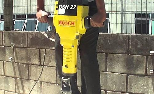 صعقة كهربائية تصيب 3 اشخاص بحروق في عمان