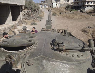 القوات السورية تحاول السيطرة على بلدة تعرضت لهجوم بالغاز السام