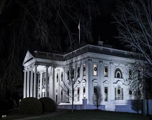 بين البقاء والرحيل.. رسالتان متضاربتان لموظفي البيت الأبيض