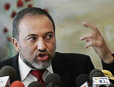 ليبرمان يشترط تطبيقا مبدئيا لتبادل السكان والأراضي لدعم أي اتفاق سلام مع الفلسطينيين