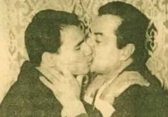 حقيقة الصورة غير اللائقة لعبد الحليم حافظ وفريد الأطرش!