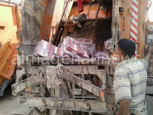 بالصور : ضبط شاحنة محملة بمواد إستهلاكية للأطفال منتهية الصلاحية في الرمثا بالصور : ضبط شاحنة محملة بمواد إستهلاكية للأطفال منتهية الصلاحية في الرمثا