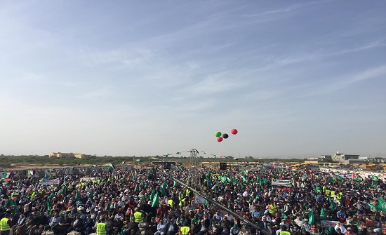 آلاف الأردنيين يشاركون في مهرجان "القدس بوابة النصر" آلاف الأردنيين يشاركون في مهرجان "القدس بوابة النصر"