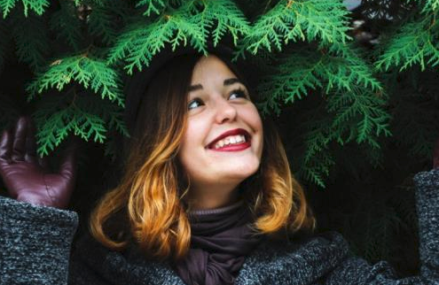 10 عادات تجعلك تبدين أكبر سنا.. حان الوقت لتغييرها  (صور)