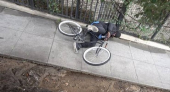 فيديو| صعقة كهربائية لكل من يسرق هذه الدراجة!