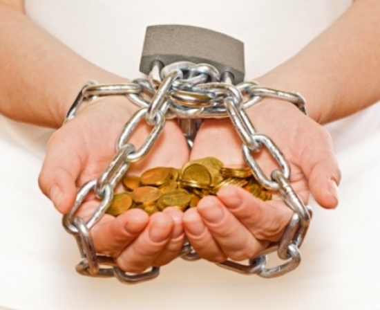 القروض البنكية : تلبية لرغبات الأسر .. وبمعاناة أثناء السداد القروض البنكية : تلبية لرغبات الأسر .. وبمعاناة أثناء السداد