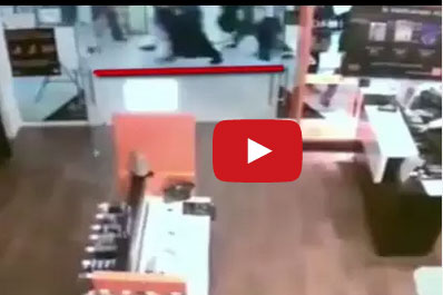 شاهد فزع المارة لحظة وقوع هزة أرضية