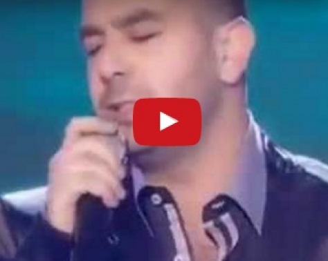 فيديو مؤثر جداً - وعد يغني لوالده ملحم بركات ويصدمه!