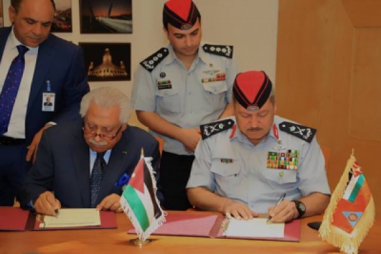 " الدفاع المدني "  وأمانة عمان توقعان اتفاقية تعاون لتسهيل إجراءات الرخص المهنية