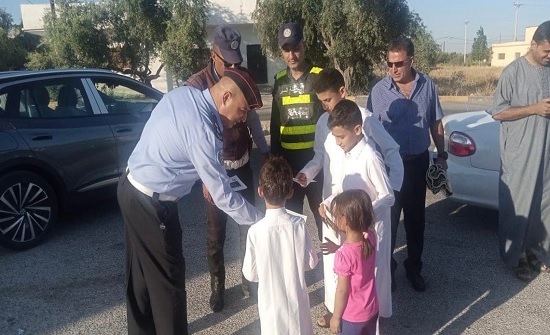 إدارة السير تشارك المواطنين فرحة العيد .. صور