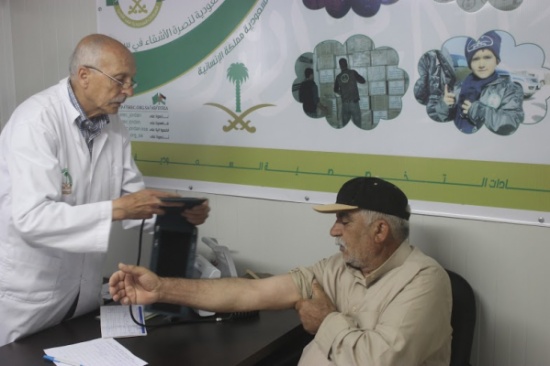 العيادات الطبية السعودية تقدم خدمة علاجية لأكثر من 1500 لاجئ بالزعتري العيادات الطبية السعودية تقدم خدمة علاجية لأكثر من 1500 لاجئ بالزعتري
