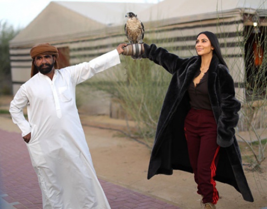 صور: كيم كارداشيان تتعرف على علوم الرجال في دبي صور: كيم كارداشيان تتعرف على علوم الرجال في دبي