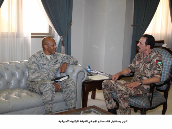 الزبن يستقبل قائد سلاح الجو في القيادة المركزية الأميركية الزبن يستقبل قائد سلاح الجو في القيادة المركزية الأميركية
