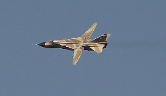 بالصور .. تحطم مقاتلة "سوخوي 24" ايرانية ونجاة طياريها