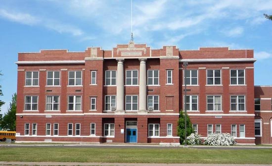 صدق أو لاتصدق.. مدرسة ضخمة تدرس فيها تلميذة واحدة فقط !!