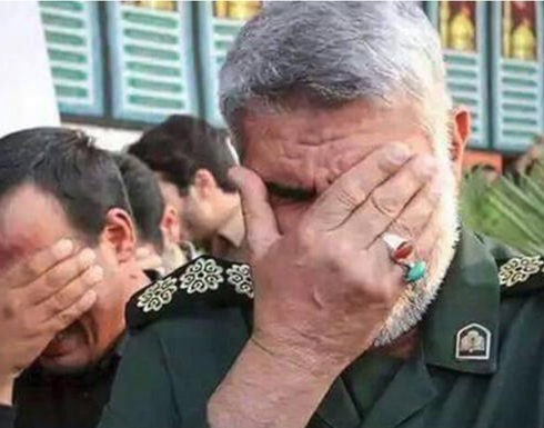 قائد عسكري إيراني يبكى قتلى الحرس الثوري في صلاح الدين قائد عسكري إيراني يبكى قتلى الحرس الثوري في صلاح الدين