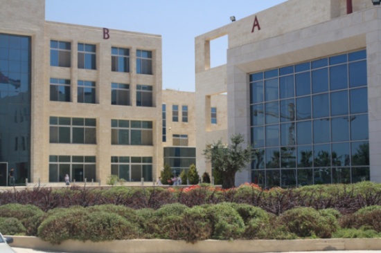 بحث التعاون بين جامعتي الشرق الاوسط وانديانا الاميركية في مجالات البحث العلمي والطاقة بحث التعاون بين جامعتي الشرق الاوسط وانديانا الاميركية في مجالات البحث العلمي والطاقة