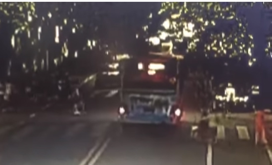 بالفيديو :انفجار حافلة في الصين يصيب 15 راكبا ...