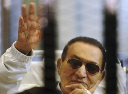 محكمة مصرية ترجئ الحكم على مبارك في قضية قتل المتظاهرين محكمة مصرية ترجئ الحكم على مبارك في قضية قتل المتظاهرين