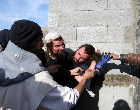المستوطنان المحتجزان في نابلس افرجت عنهما الشرطة الفلسطينية المستوطنان المحتجزان في نابلس افرجت عنهما الشرطة الفلسطينية