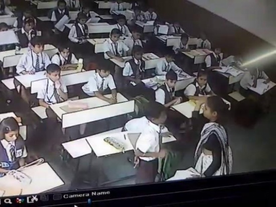 بالفيديو: صفعت تلميذها 40 مرة في دقيقتين…!