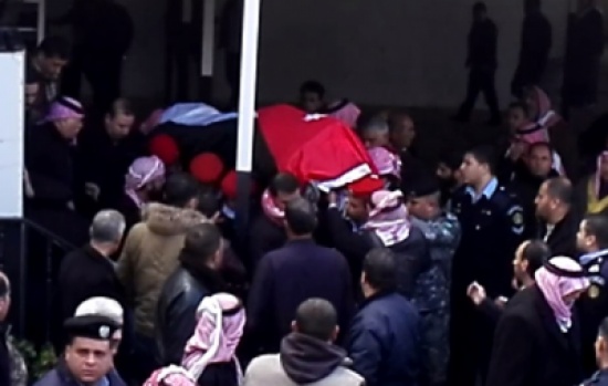 جموع المعزين تؤم بيوت عزاء شهداء العملية الارهابية