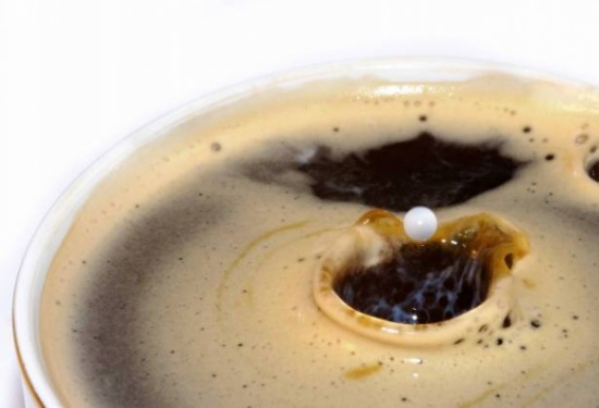 غدرت بها... ودسّت لها السم في فنجان القهوة!