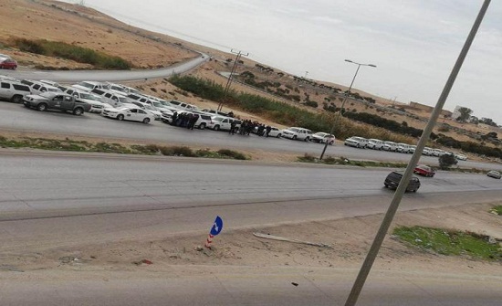 بالصور .. سائقون يعتصمون على الحدود الأردنية العراقية : الجوع ذبحنا بالصور .. سائقون يعتصمون على الحدود الأردنية العراقية : الجوع ذبحنا