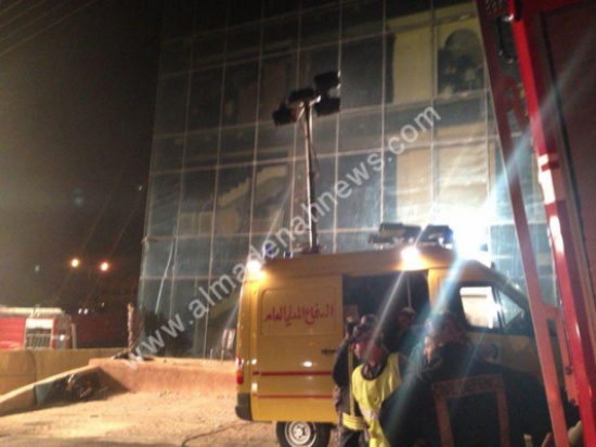 الدفاع المدني يواصل التعامل مع حريق تلاع العلي حتى الفجر ( صور )