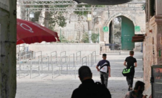 الفلسطينيون يرفضون استبدال البوابات الإلكترونية بالكاميرات الفلسطينيون يرفضون استبدال البوابات الإلكترونية بالكاميرات