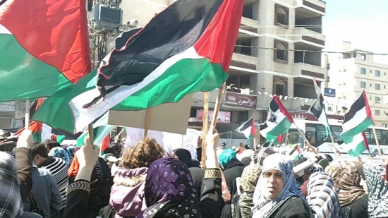 تظاهرة نسائية بغزة تطالب "فتح وحماس" بإنهاء الانقسام تظاهرة نسائية بغزة تطالب "فتح وحماس" بإنهاء الانقسام