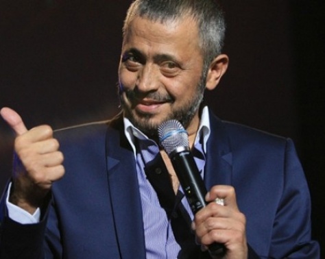 فيديو من كواليس حفل جورج وسوف.. وهذا وضعه الصحي!؟