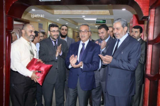 وزير الصحة يفتتح توسعة قسم العناية المركزة بالمستشفى الاسلامي وزير الصحة يفتتح توسعة قسم العناية المركزة بالمستشفى الاسلامي