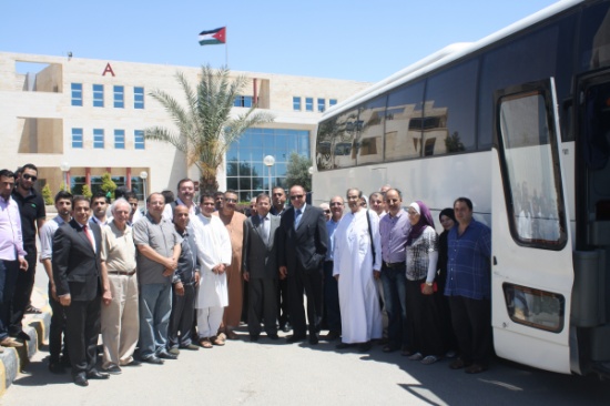 جامعة الشرق الأوسط تكرم العاملين فيها برحلة عمرة