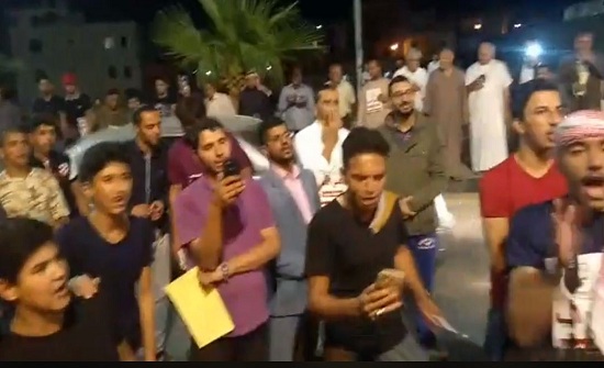 بالصور : وقفة تطالب بسحب قانون الضريبة في مادبا