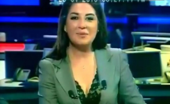 شاهد:ضحك هستيري ينتاب مذيعة لبنانية أثناء قراءتها للنشرة