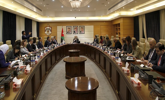 الرزاز يبحث مع سفراء مجموعة الدول الصناعية السبع التحديات الاقتصادية أمام الأردن الرزاز يبحث مع سفراء مجموعة الدول الصناعية السبع التحديات الاقتصادية أمام الأردن
