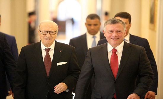 السبسي يهاتف الملك