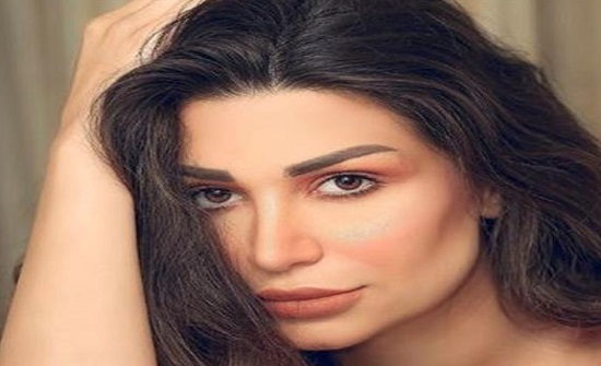 بالصور- هجوم حاد على فنانة سورية سارة نخلة بسبب فستانها بالصور- هجوم حاد على فنانة سورية سارة نخلة بسبب فستانها