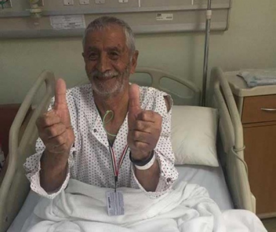 شاهد: ردة فعل حاج إيراني بعد إنقاذ حياته نتيجة تعرضه لأزمة قلبية أثناء الطواف