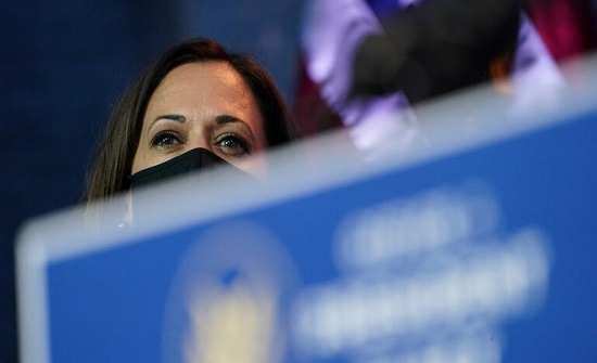 القبض على مسلح قرب مقر إقامة نائبة الرئيس الأمريكي .. بالفيديو