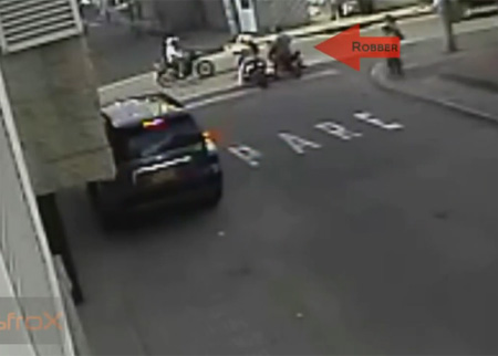 القبض على لص سرق عقد فتاة خلال ثانيتين